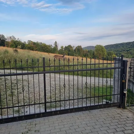 Dom U Julii Bieszczady Villa Ustrzyki Dolne Exterior photo